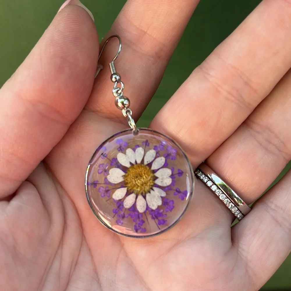 New Handmade Dried and Pressed Flower Resin Disk Earrings - Picture 15 of 17